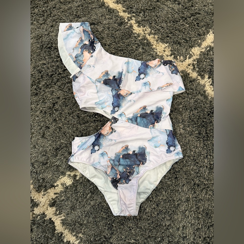 One piece size medium NWOT- has padding